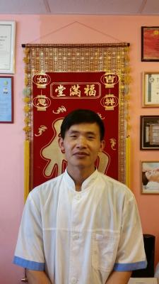 В китайском центре здоровья начал прием доктор Сунь Пенг
